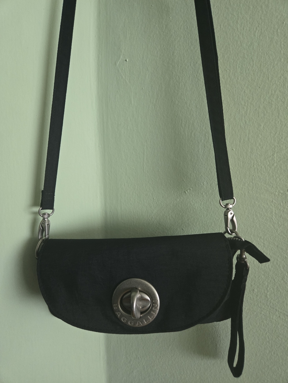 Baggallini Black Crossbody with Brushed Gold Turn-Lock